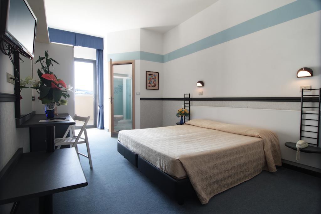 Hotel Acropolis Cattolica Værelse billede